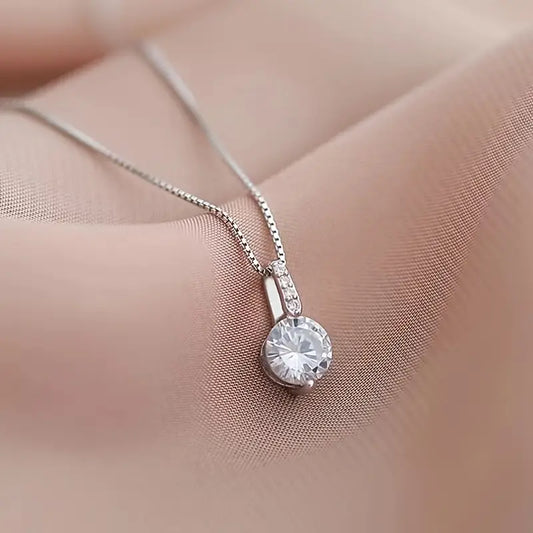 Amour Gleam Pendant Silver Necklace